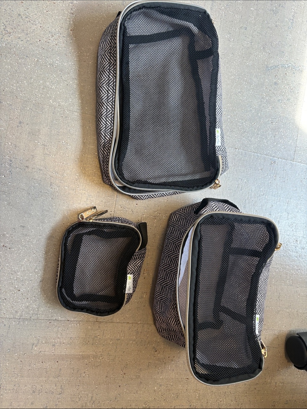 Itzy Ritzy Set of 3 Chevron Travel Packing Cubes  - Black & White